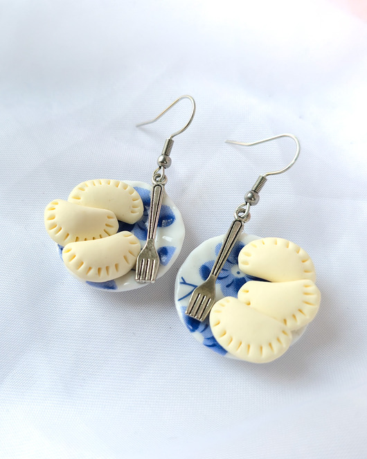 kolczyki z masy plastycznej Kolczyki pierogi na talerzu