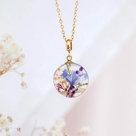 wisiory Wisiorek z kompozycją kwiatową