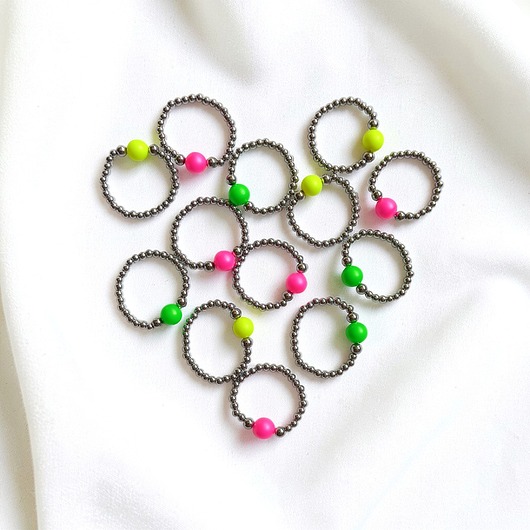 pierścionki elastyczne Pierścionek : Swarovski neon pearls : NEON PINK : silver