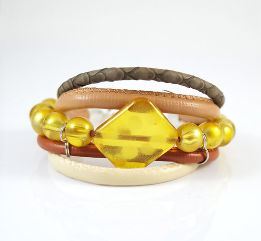 bransoletki - inne Bransoletka - Żółta - rzemienie, koraliki