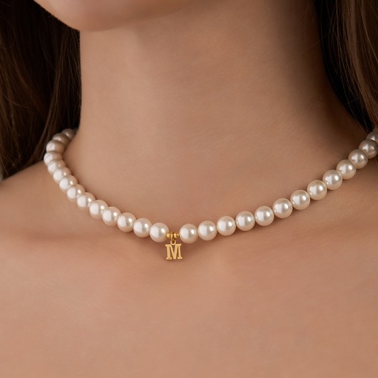 chokery Choker naszyjnik perły literka- srebro 925 pozłacane
