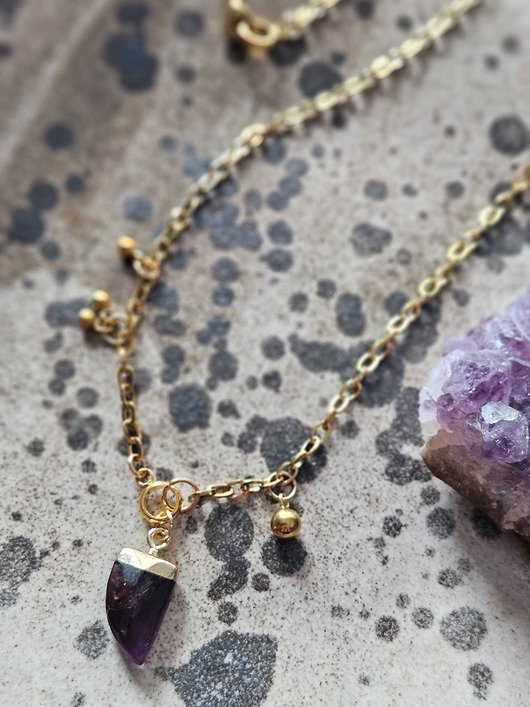 wisiory Naszyjnik z ametystem i kuleczkami