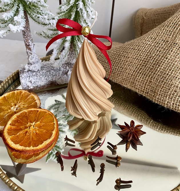 świeczniki i świece Świeca ekologiczna sojowa dekoracyjna "Christmas Tree " 88x64mm