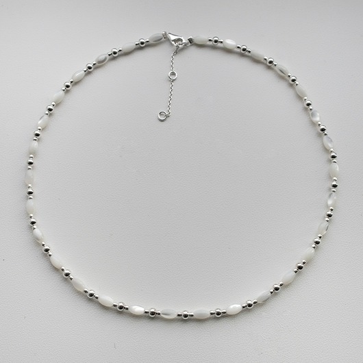chokery Choker z masy perłowej srebrny Minimalistyczny naszyjnik z perełek