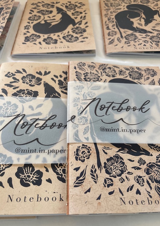 notatniki i albumy Trójpak Notesów  -  Charty w kwiatkach