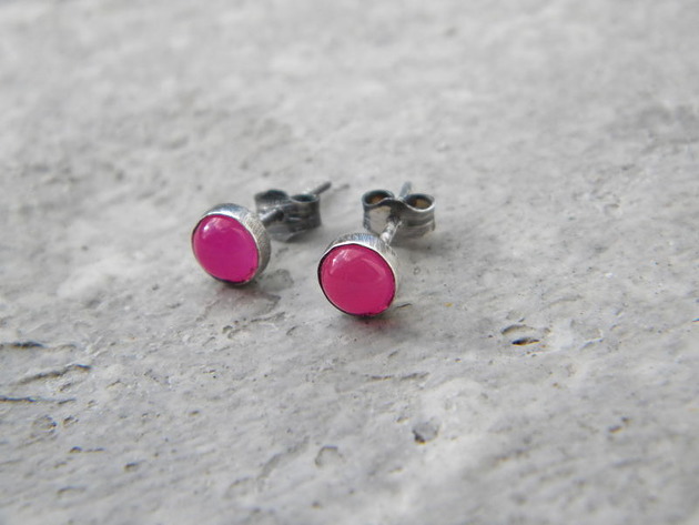kolczyki wire wrapping 6mm agat fuksja - sztyfty