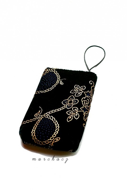 Etui na telefon_wersal 2 Manufaktura broszki