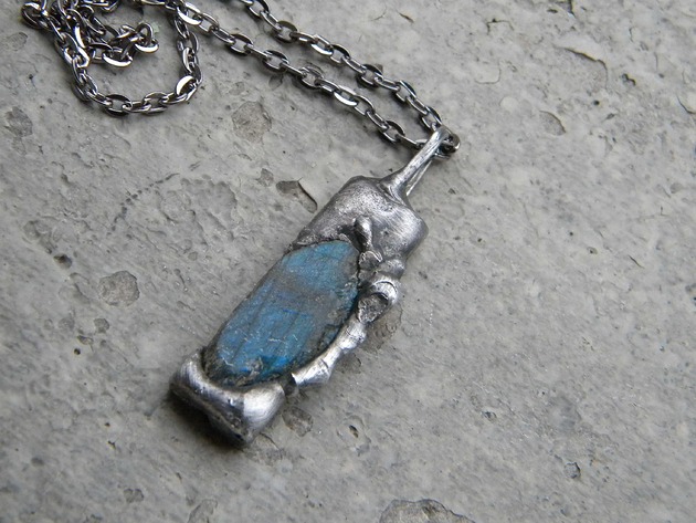 wisiory Płyta z surowym labradorytem - naszyjnik