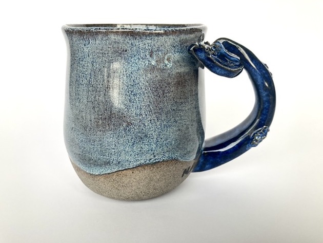 Kubek ceramiczny z motywem wieloryba. NG Autorska bizuteria ceramiczna