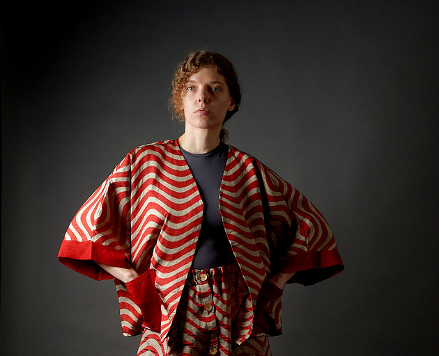 marynarki damskie Żakiet kimonowy patchworkowy w kolorze bordowo - srebrnym