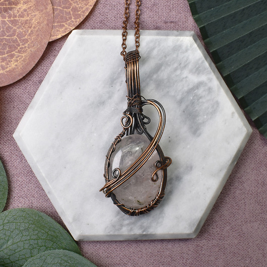 wisiory Miedziany wisiorek wire wrapping z różowym kwarcem #240