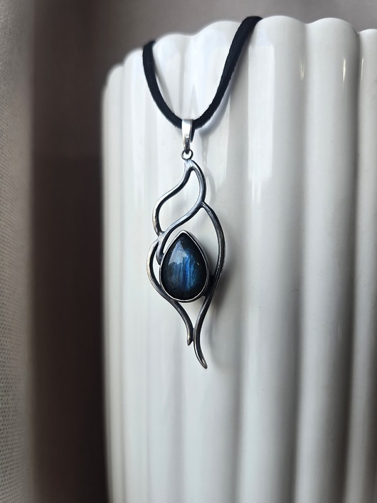 wisiory Subtelny naszyjnik z labradorytem