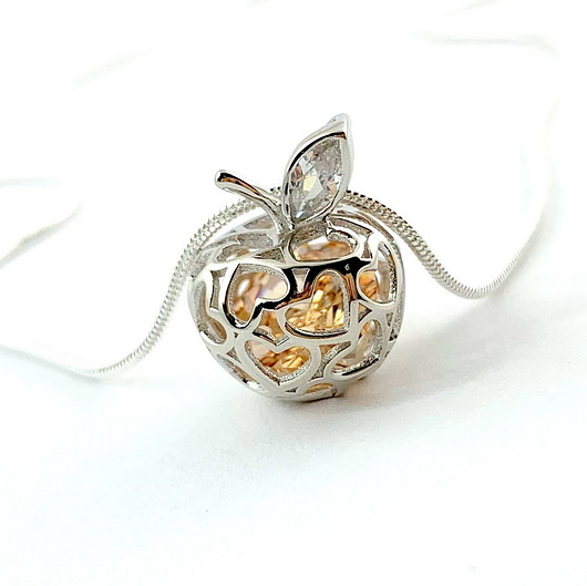 wisiory Wisiorek - naszyjnik APPLE (jabluszko z diamentem)