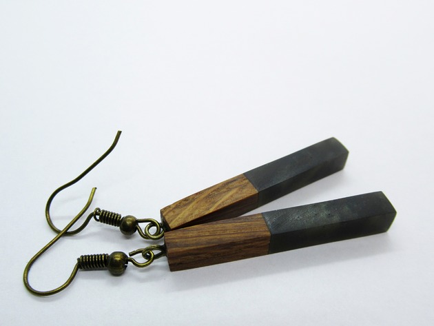 kolczyki drewniane Lizaki czarne z dębu