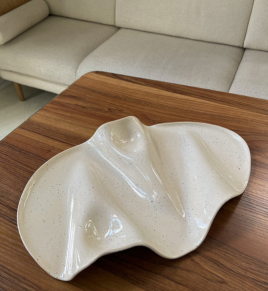 patery i talerze Ceramiczna taca na przekąski WAVY no. 4 ivory