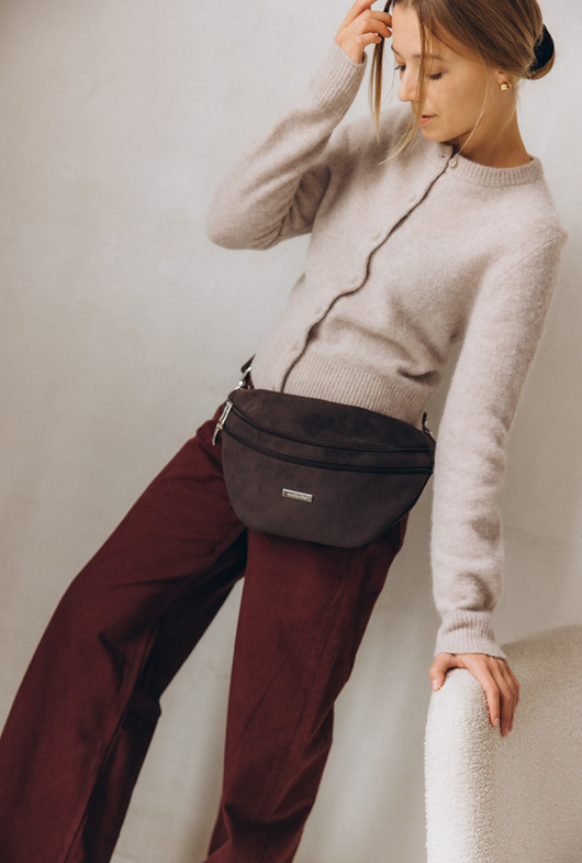 saszetka nerka Nerka XL z grubego nubuku tapicerskiego w kolorze brunatnym