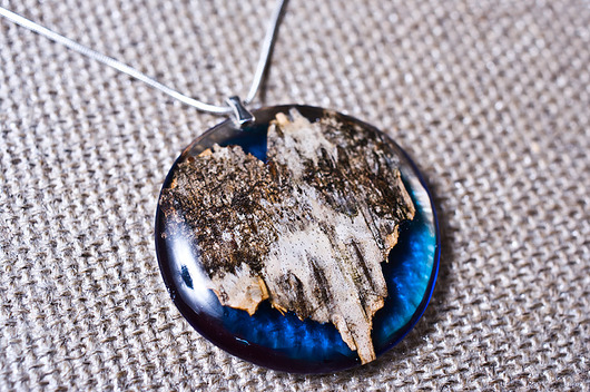 Naszyjnik z korą w żywicy So Jewelry