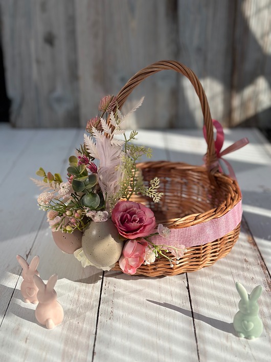 koszyki wielkanocne Wielkanocny koszyczek na święconkę, koszyczek z dekoracją