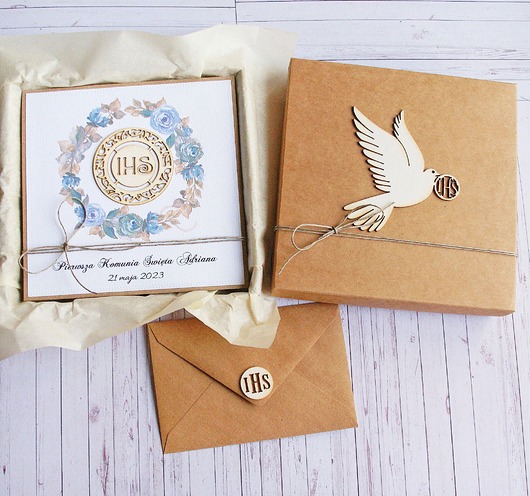 kartki na komunię Kartka, personalizacja, pudełko, koperta : ihs niebieska