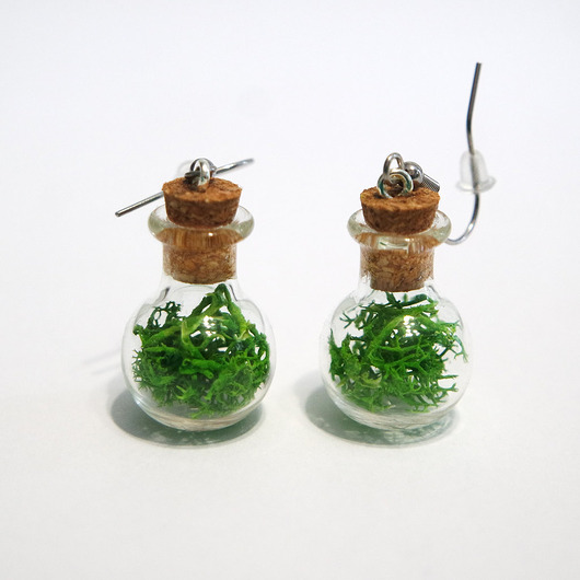 kolczyki szklane Kolczyki fiolki - mech, okrągłe
