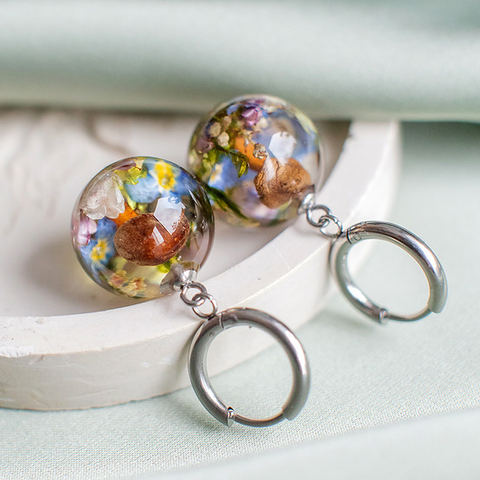 kolczyki z żywicy Kolczyki z leśną kompozycją