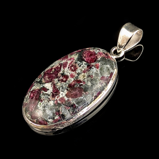 wisiory Bordowy eudialit