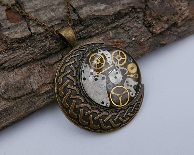 wisiory Mechaniczny naszyjnik 434