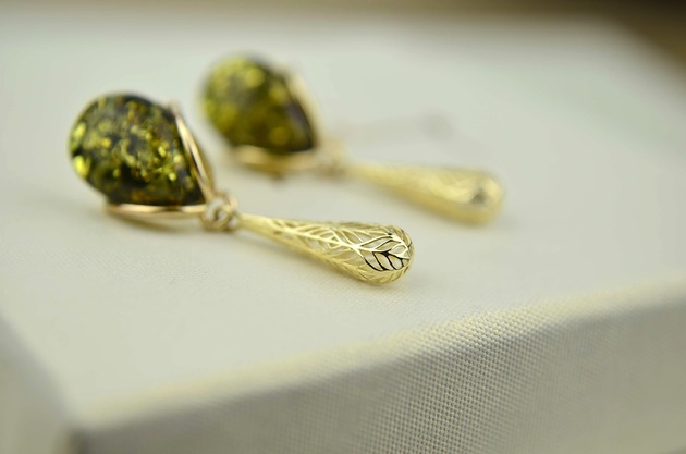 kolczyki złote Złote kolczyki sztyfty z zielonym bursztynem pr. 585