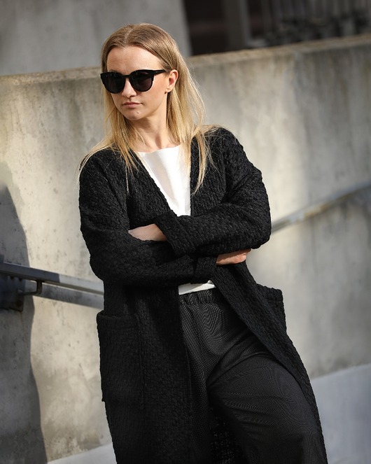 kardigany damskie Cora - Długi czarny kardigan