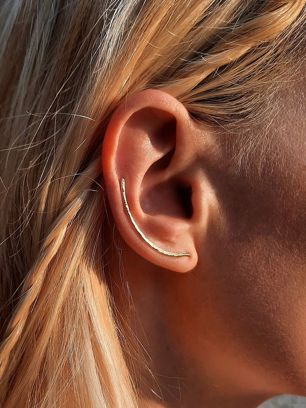 nausznice Kolczyk- nausznica Młotkowana jasna ze srebra na prawe ucho