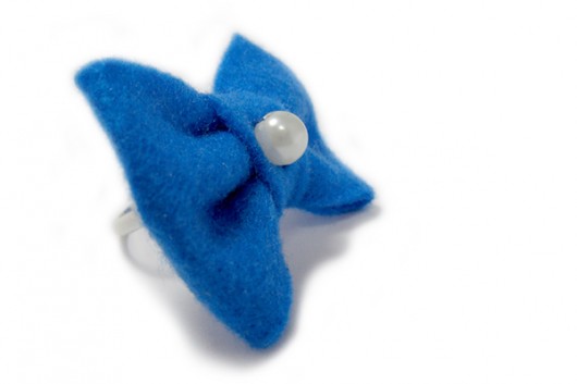 BLUE BOW Gravika
