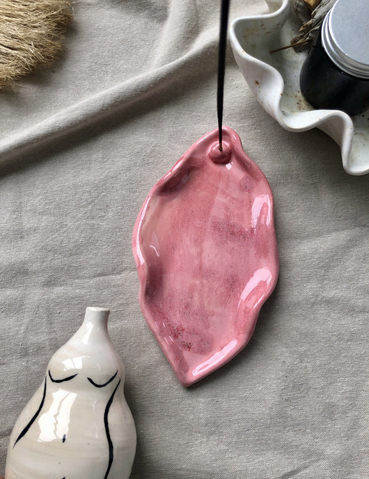 Podstawki pod kadzidełka Ceramiczna podstawka pod kadzidełko wagina