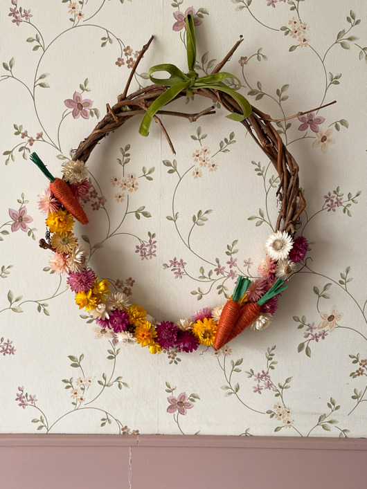 wianki wielkanocne Wielkanocny wianek z suszonymi kwiatami