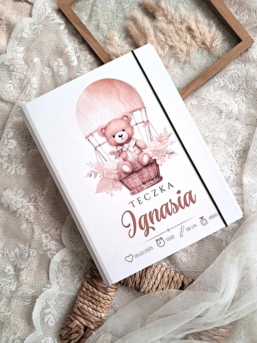 dekoracje świąteczne TECZKA MIŚ W BALONIE z metryczką, prezent na roczek, narodziny, Chrzest