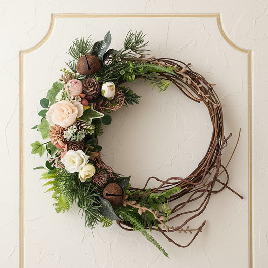 wianki bożonarodzeniowe Leśny asymetryczny wianek na drzwi (26cm)