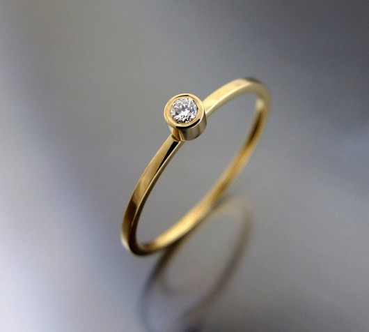pierścionki zaręczynowe BIZOE - Złoty pierścionek z brylantem 0,04 ct