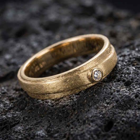 pierścionki zaręczynowe Złoty pierścionek z diamentem 1,5 mm