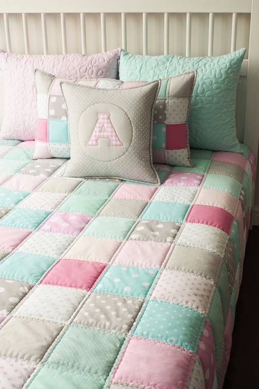 Zestaw: 2 narzuty patchwork LUNI + 8 poduszek patchwork house