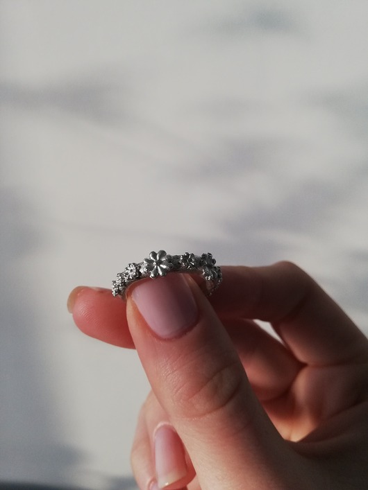 pierścionki srebrne Srebrny pierścionek w kwiaty