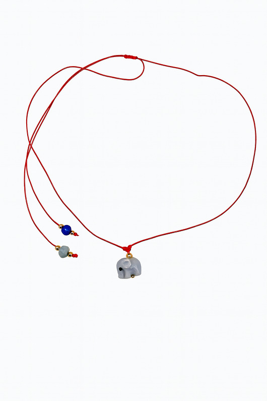 złote naszyjniki Naszyjnik czerwony sznurek ze słonikiem i ametystem