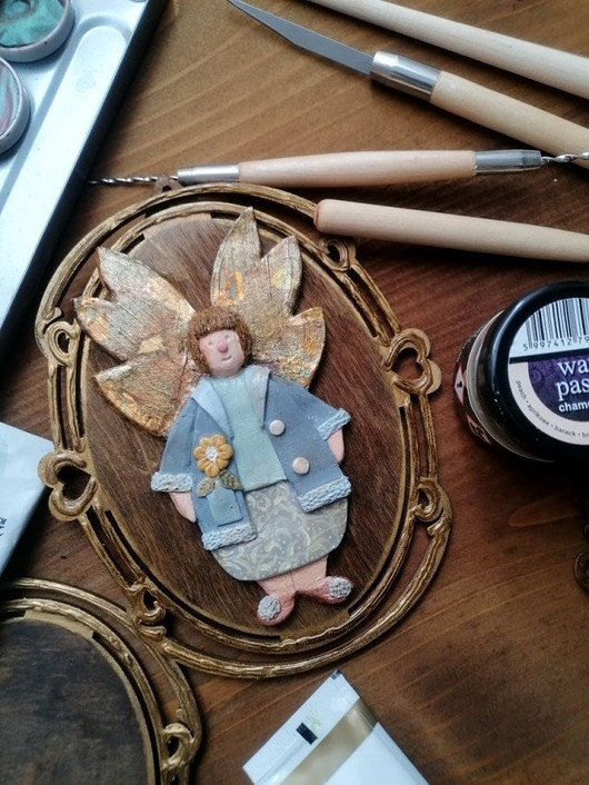 figurki i rzeźby Ceramiczny anioł w stylizowanej oprawie