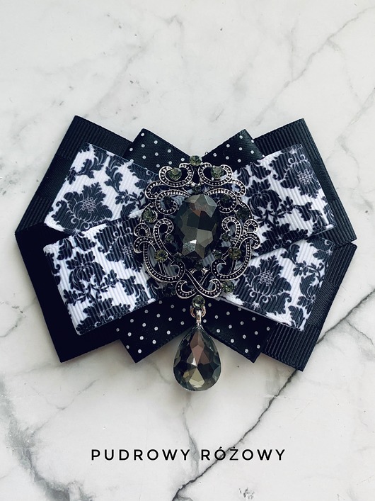 broszki Brosza Black & White z szarą kryształową ozdobą   NEW