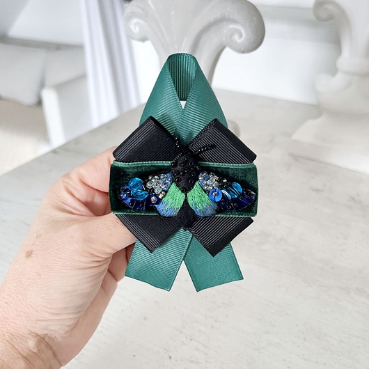 broszki Broszka ART ĆMA 2 ręcznie haftowana przypinka owady koraliki