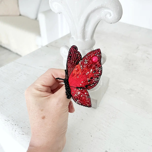 broszki Broszka MOTYL 15 ręcznie haftowana przypinka ćma owady