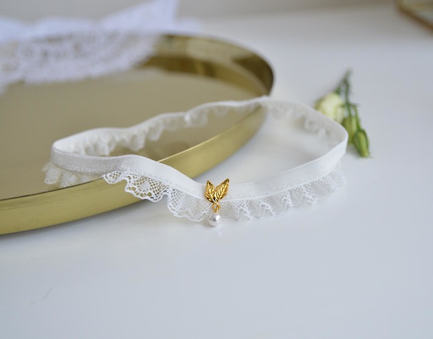 Podwiązka ivory z listkami i perełką Anelis Atelier