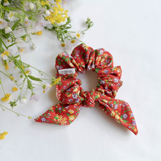 gumki do włosów Scrunchie/frotka Kwiatuszki czerwona