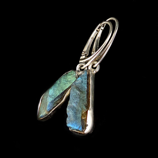 kolczyki srebrne Kolczyki srebrne surowe labradorytowe