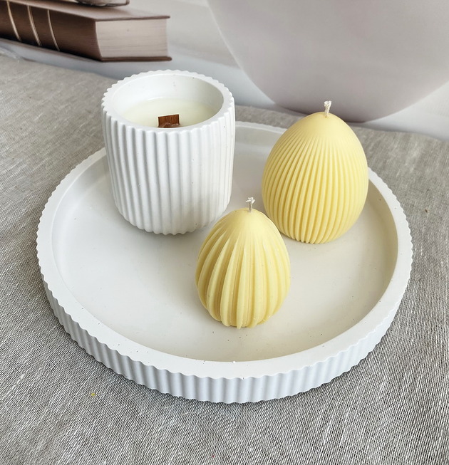 świeczniki i świece Zestaw Wielkanocny- żółte świece stołowe świeca zapachowa + taca z gipsu
