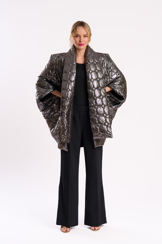 kurtki damskie Metaliczne pikowane poncho, gunmetal/antracyt, rękaw nietoperz