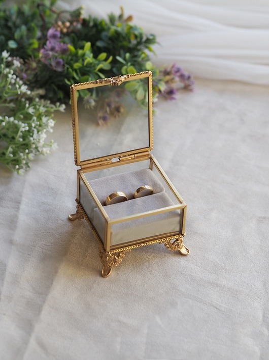 dodatki ślubne Szklana szkatułka na obrączki-złota retro